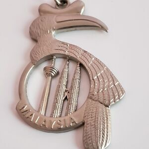 NEW MALAYSIA PELICAN CITY SOUVENIR BRASS KEY RING KEYCHAIN